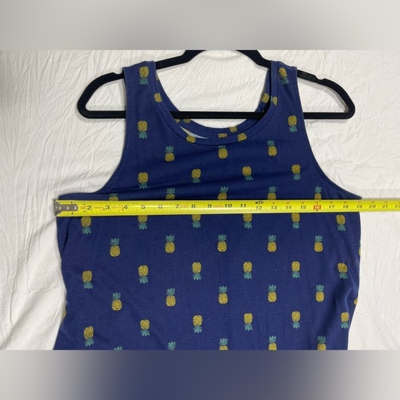 St. John’s Bay Pineapple Navy tank top. Women’s size M - Picture 4 of 11